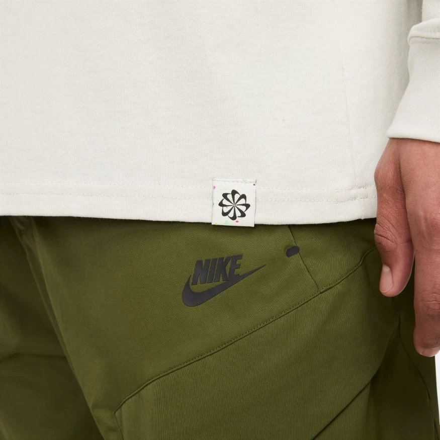 Nike Sportswear Men's Long-Sleeve T-Shirt 7 Nike Sportswear Men's Long-Sleeve T-Shirt - Image 5