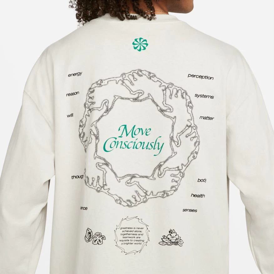 Nike Sportswear Men's Long-Sleeve T-Shirt 6 Nike Sportswear Men's Long-Sleeve T-Shirt - Image 4