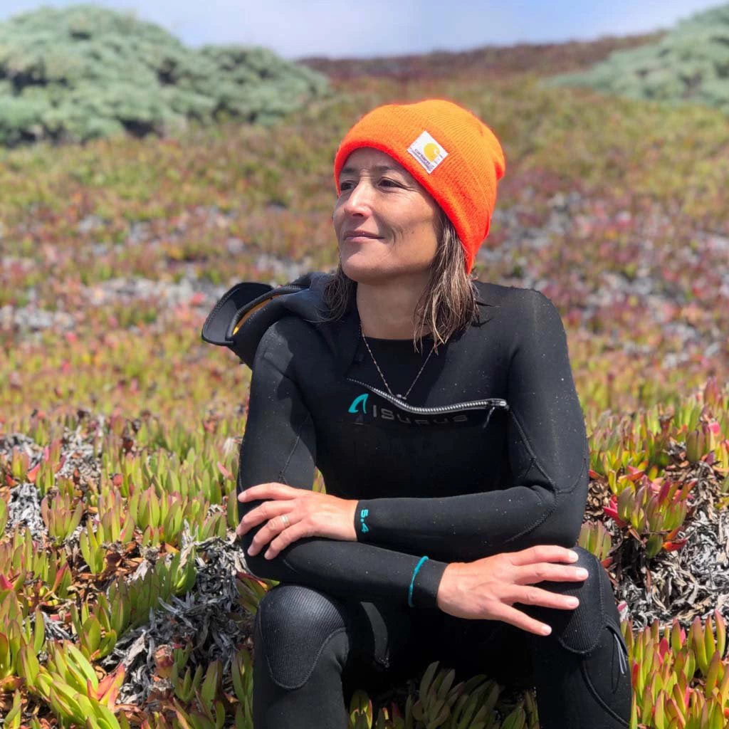 Isurus Ti-Ember Womens 5.4 Hooded Chest Zip Wetsuit - Black 6 Isurus Ti-Ember Womens 5.4 Hooded Chest Zip Wetsuit - Black - Image 4